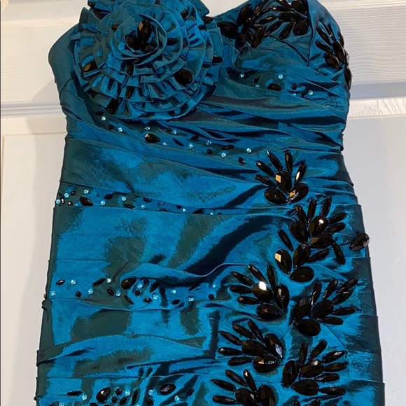 Musani evening cocktail beaded dress with shawl - Picture 3 of 8